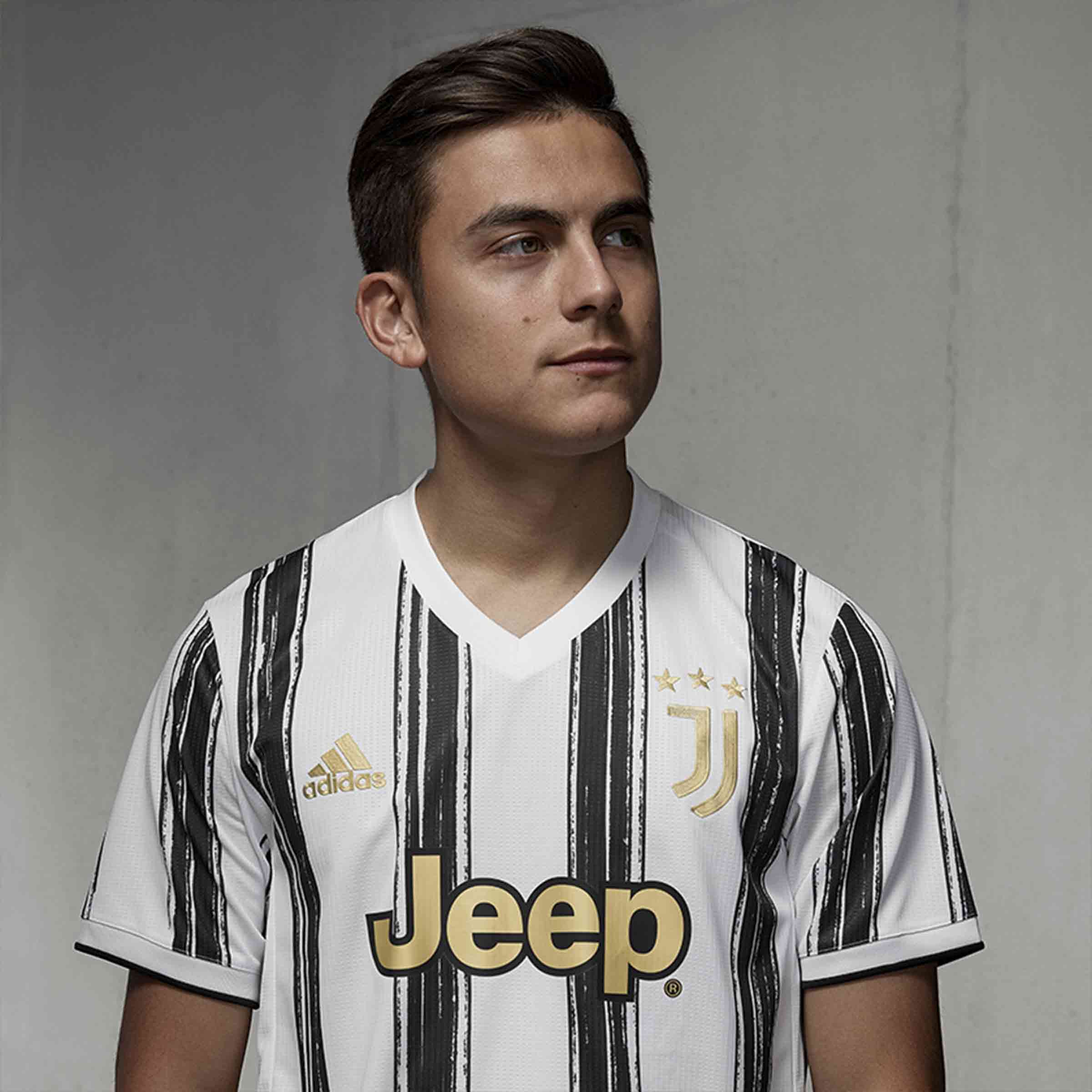 开云体育-詹姆斯在尤文图斯比赛中夺冠，持续失利引发热议！比赛高潮迭起的简单介绍